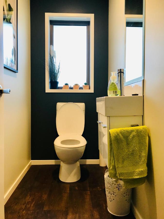 A Little Bit Beachy Modern Guest Room And Private Toilet Christchurch Exterior foto